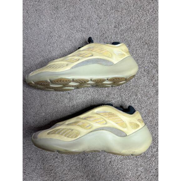 Size 4 - adidas Yeezy 700 V3 Mono Safflower Sneakers Pre-Owned main image 5
